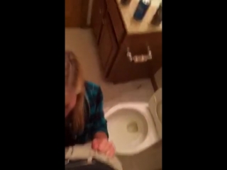 skin in the toilet fucks his head